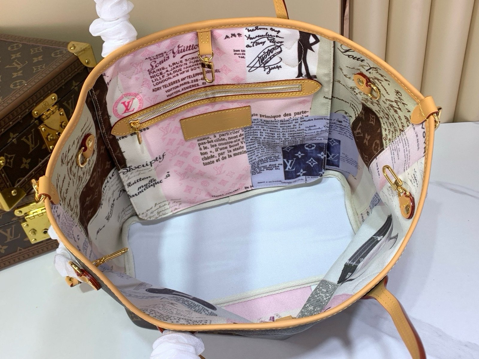 Inside Out Medium Tote Bag styling view with inside out structure and flexible carry options